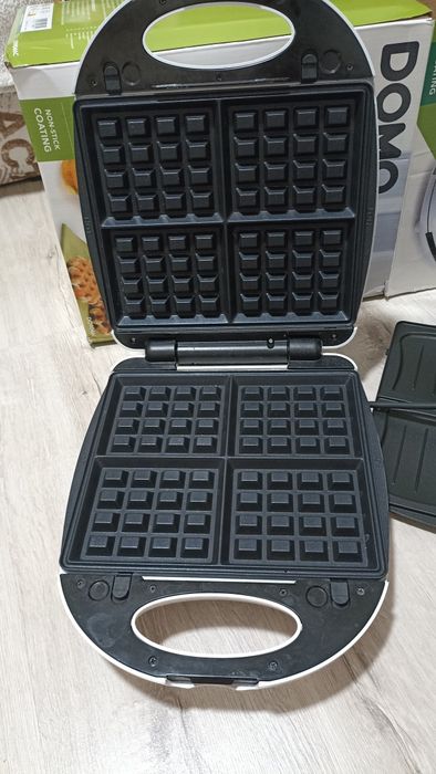 Вафельниця-бутербродниця Domo вживане