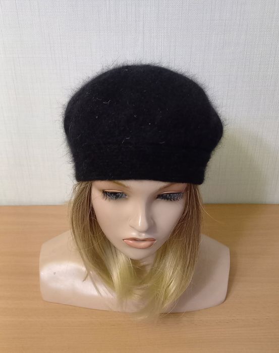 Берет ангора чорного кольору