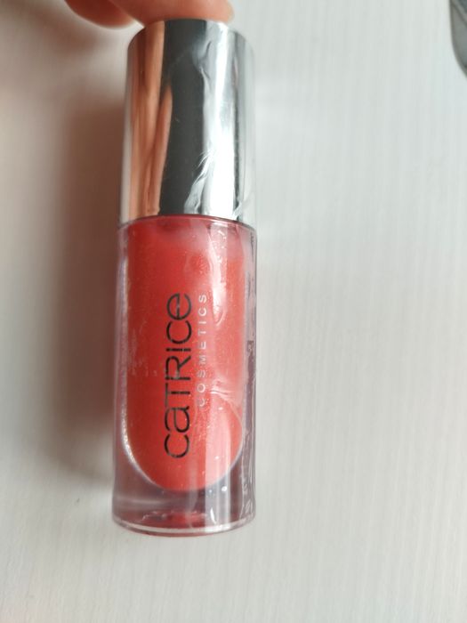 Nowy olejek do ust catrice 01 Scarlett Spark, błyszczyk powiększający