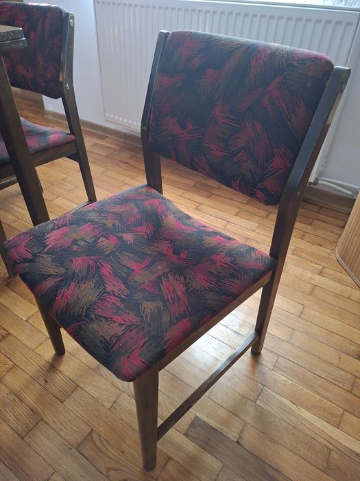 Stół rozkładany i krzesła