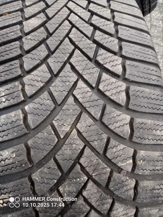 Bridgestone BLIZZAK LM005 235/50 R19 103 V.