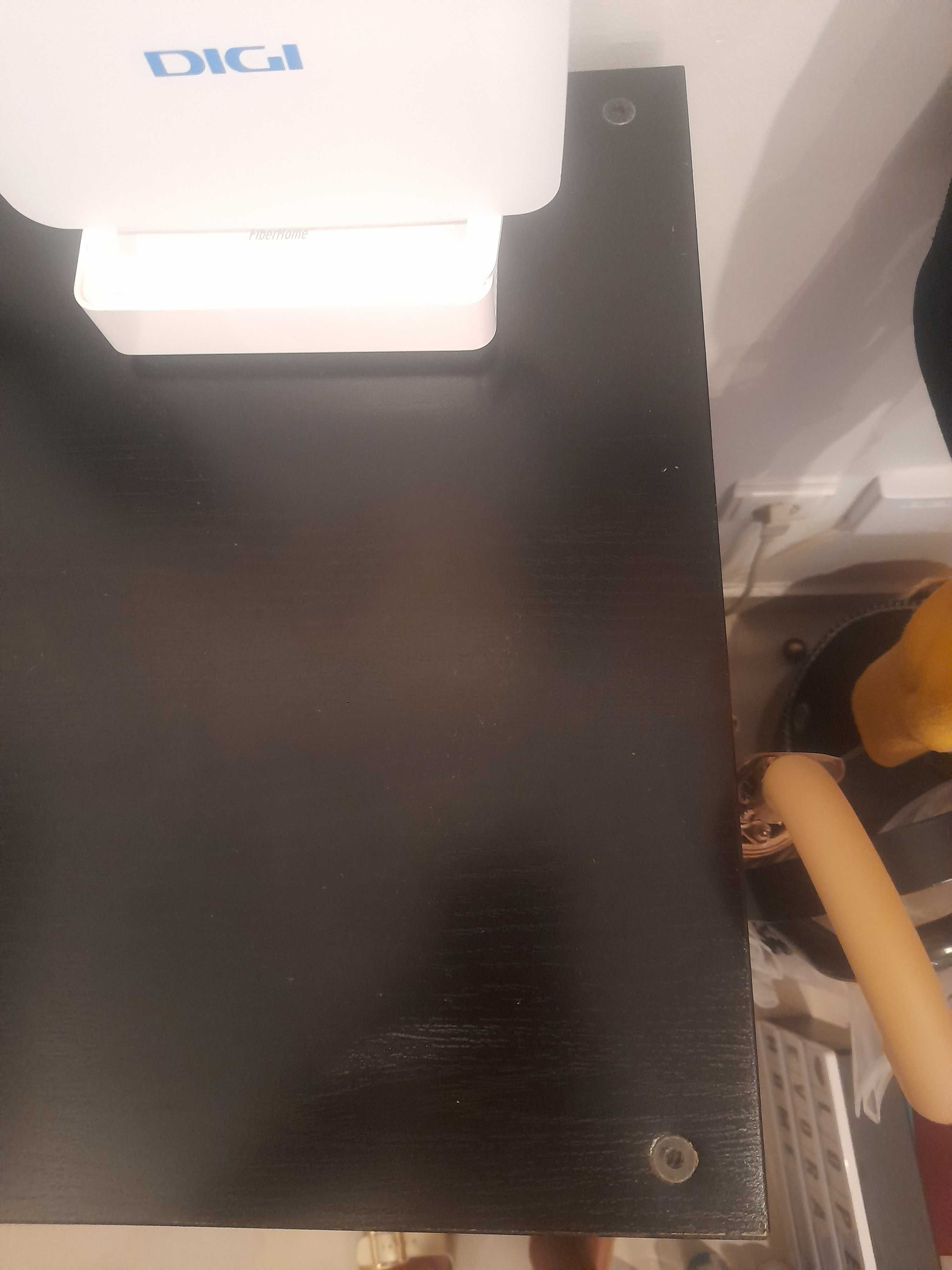 Estante com portas