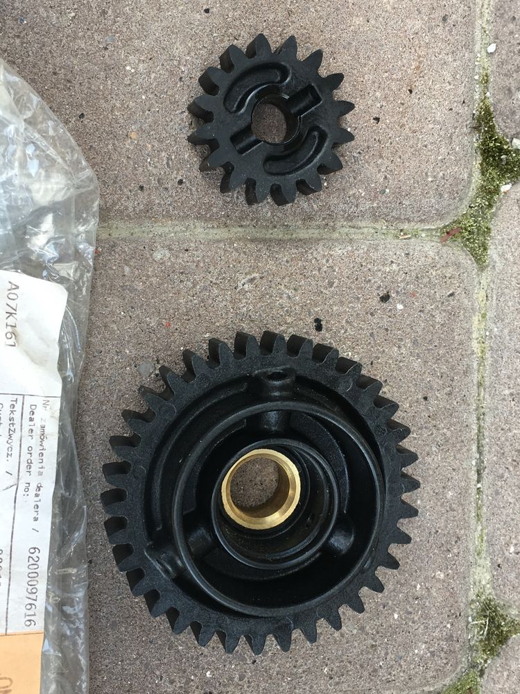 Водяна помпа bmw f 650-700-800 gs 11517724452