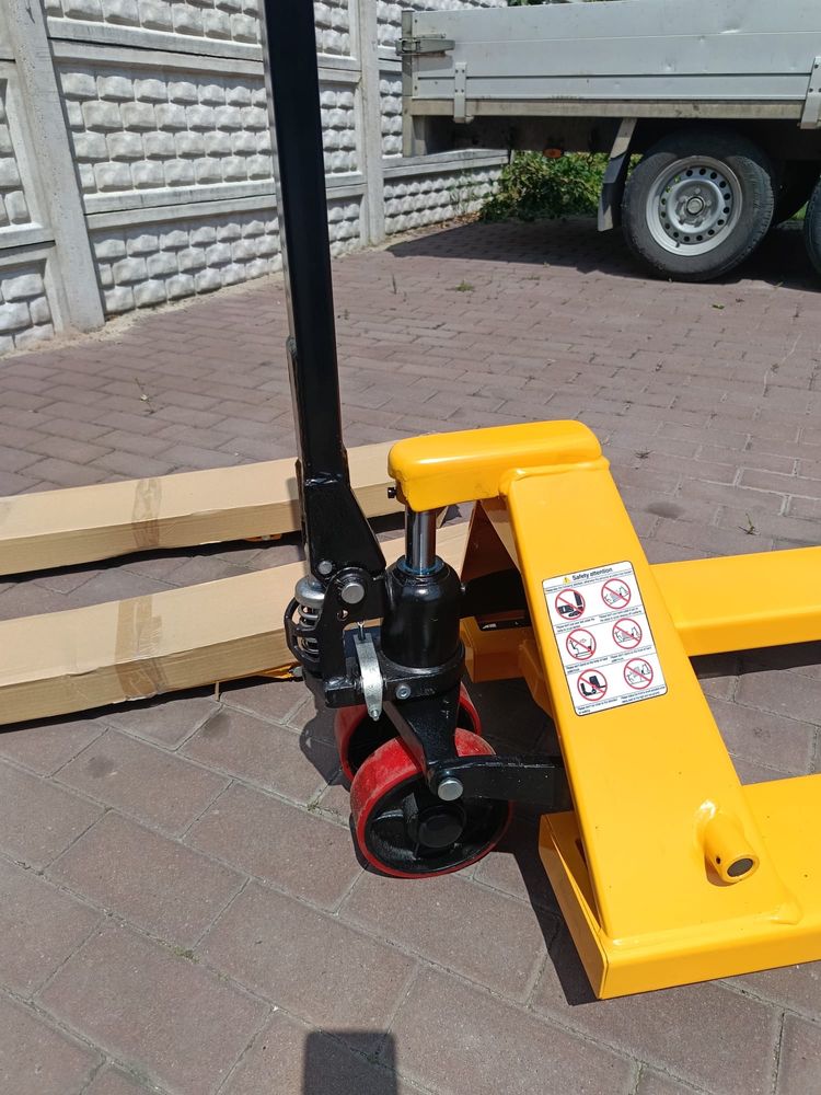 Paleciak, wozek paletowy Mangust 2500 kg