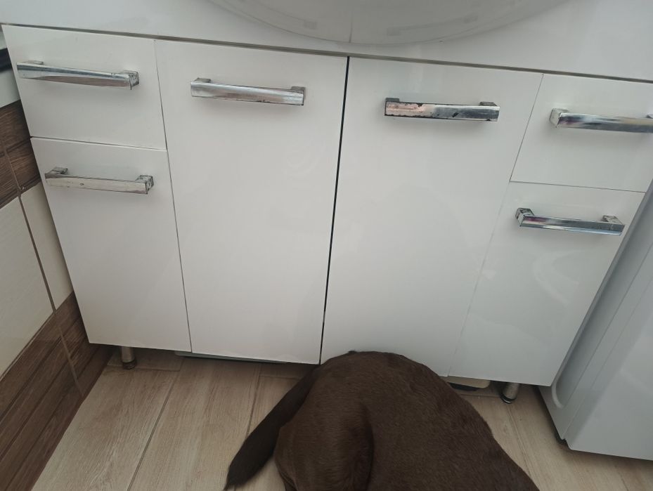Szafka pod zlew do łazienki plus zlew i bateria.