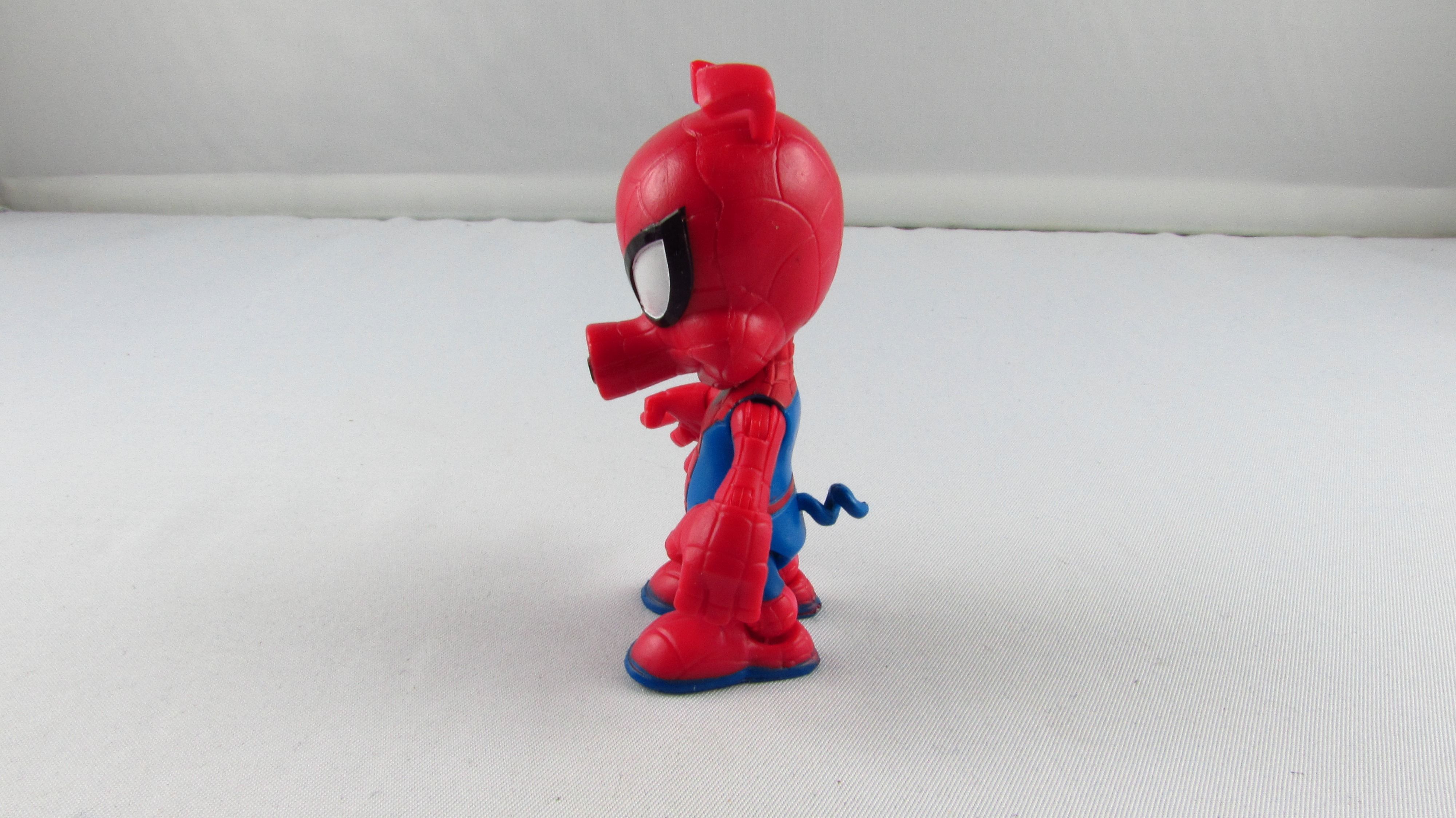 DISNEY STORE - Marvel Toy Box - Spider-Man Spider-Ham Figurka + Pojazd