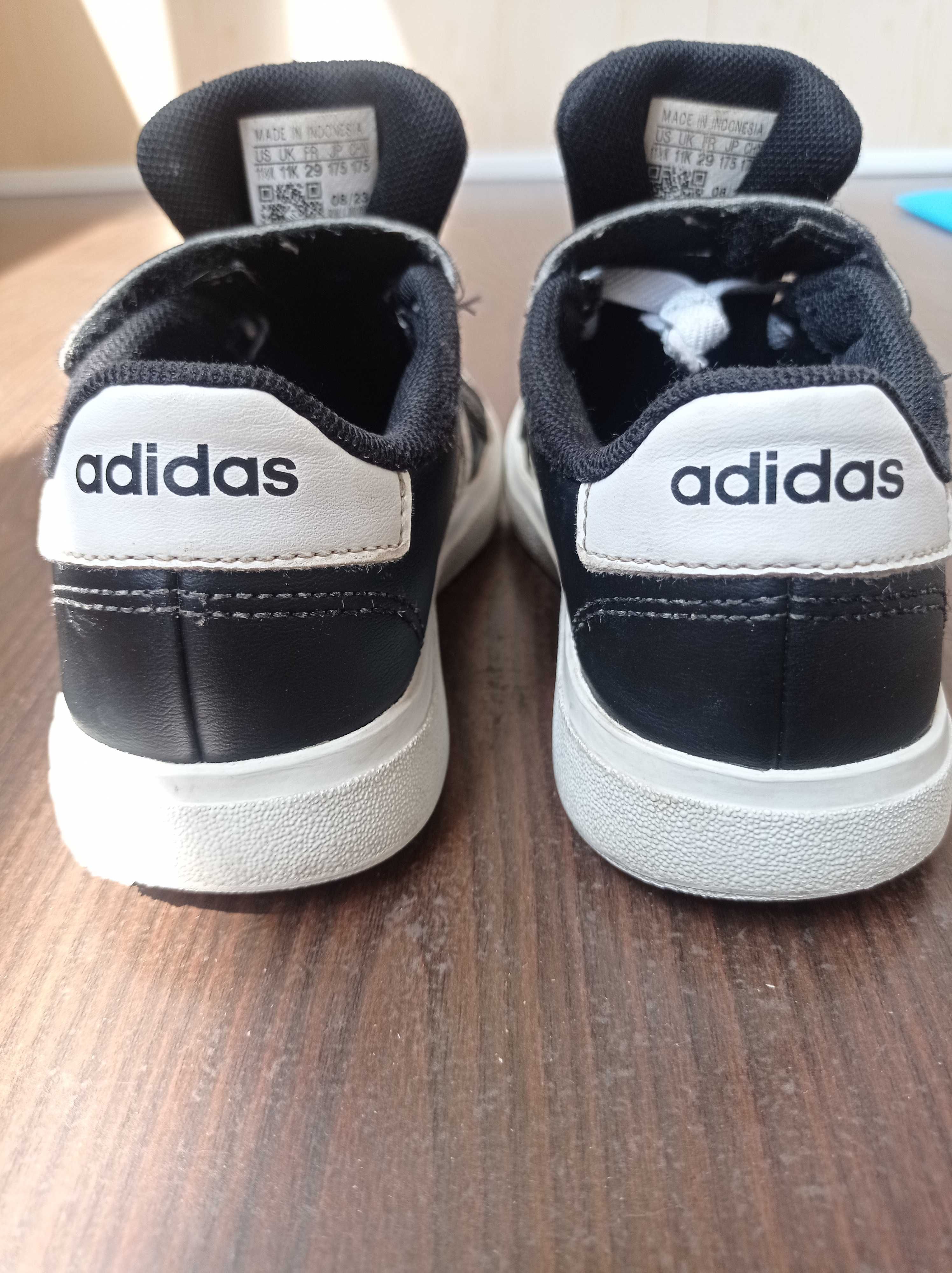 Кроссовки Adidas для девочки 29 размер.Кросівки для дівчинки 18,8 см