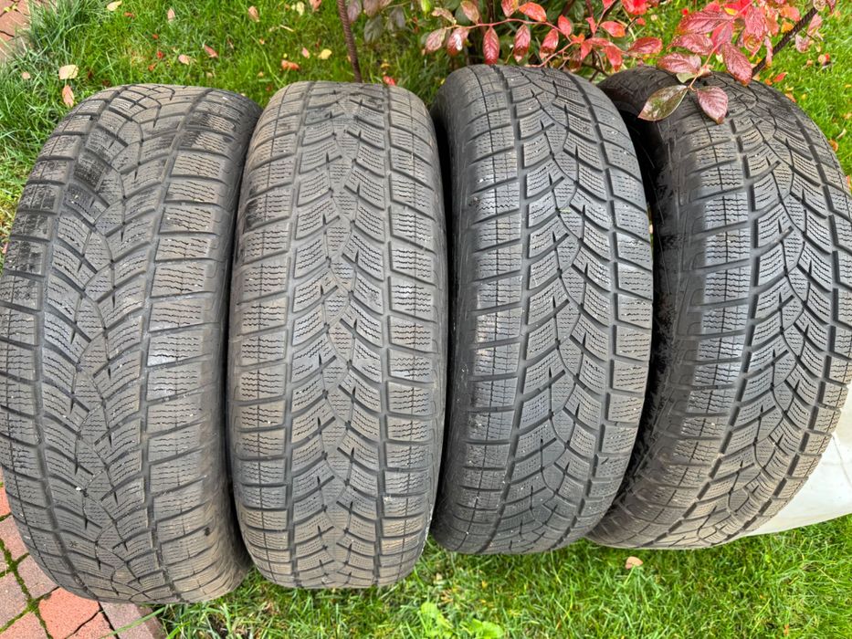 Зимова резина 225/65 R17 102T Goodyear ULTRAGRIP ICE SUV