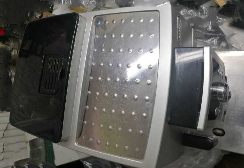 Ekspres ciśnieniowy do kawy z młynkiem pojemnik Delonghi
