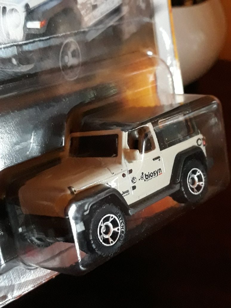 Matchbox 18 Jeep Wrangler Jurassic World