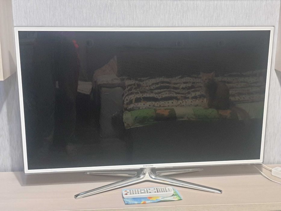 Продам телевізор на запчастини