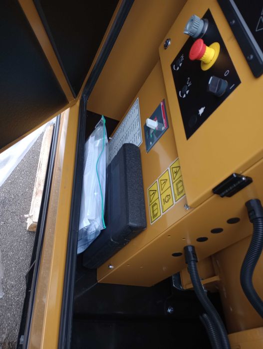 Промисловий дизельний генератор CATERPILLAR DE300E0 (300kVa/240кВт)