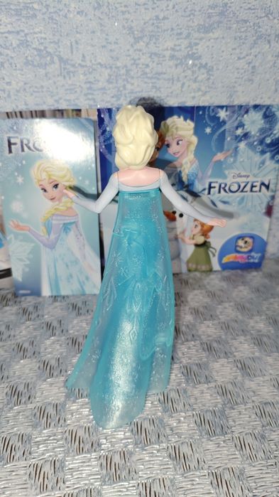 Фігурка Ельза "Холодне серце" з Кіндер максі гігант