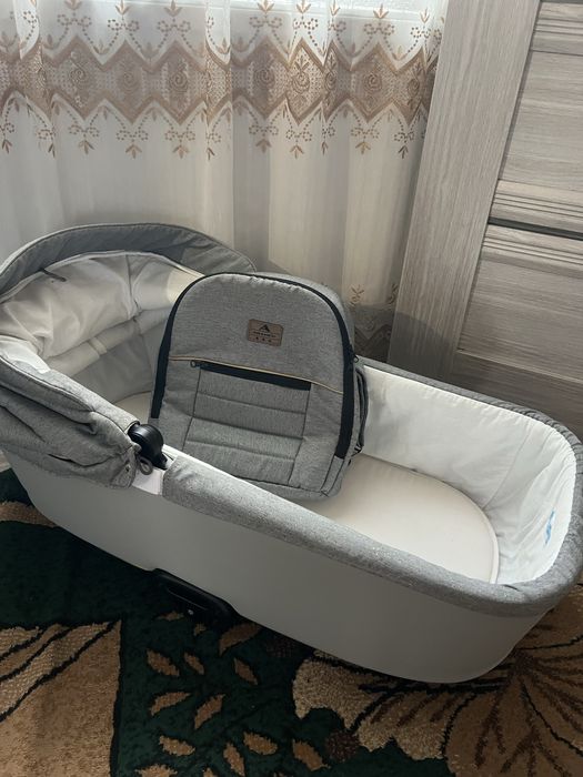 Дитячий візочок 2 в 1. Стан майже новий.