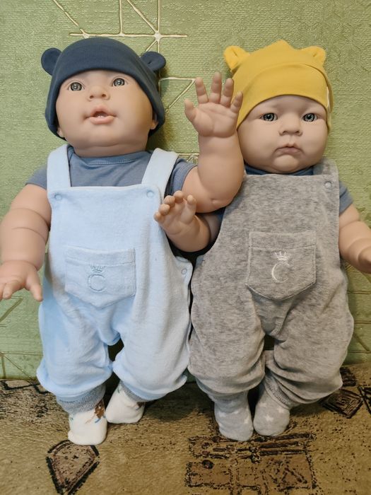 Гарний одяг для ляльок.