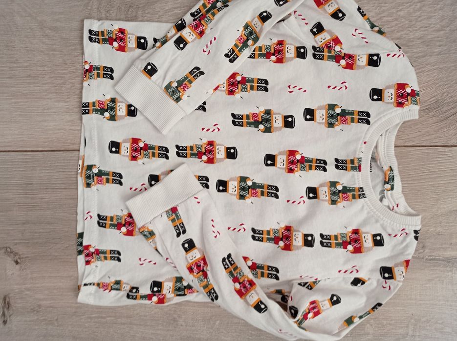 Piżama że świątecznym motywem