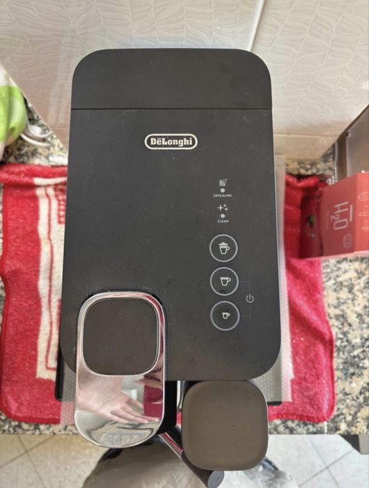 Máquina de Café Delonghi Nespresso Lattissima One Evo Preta