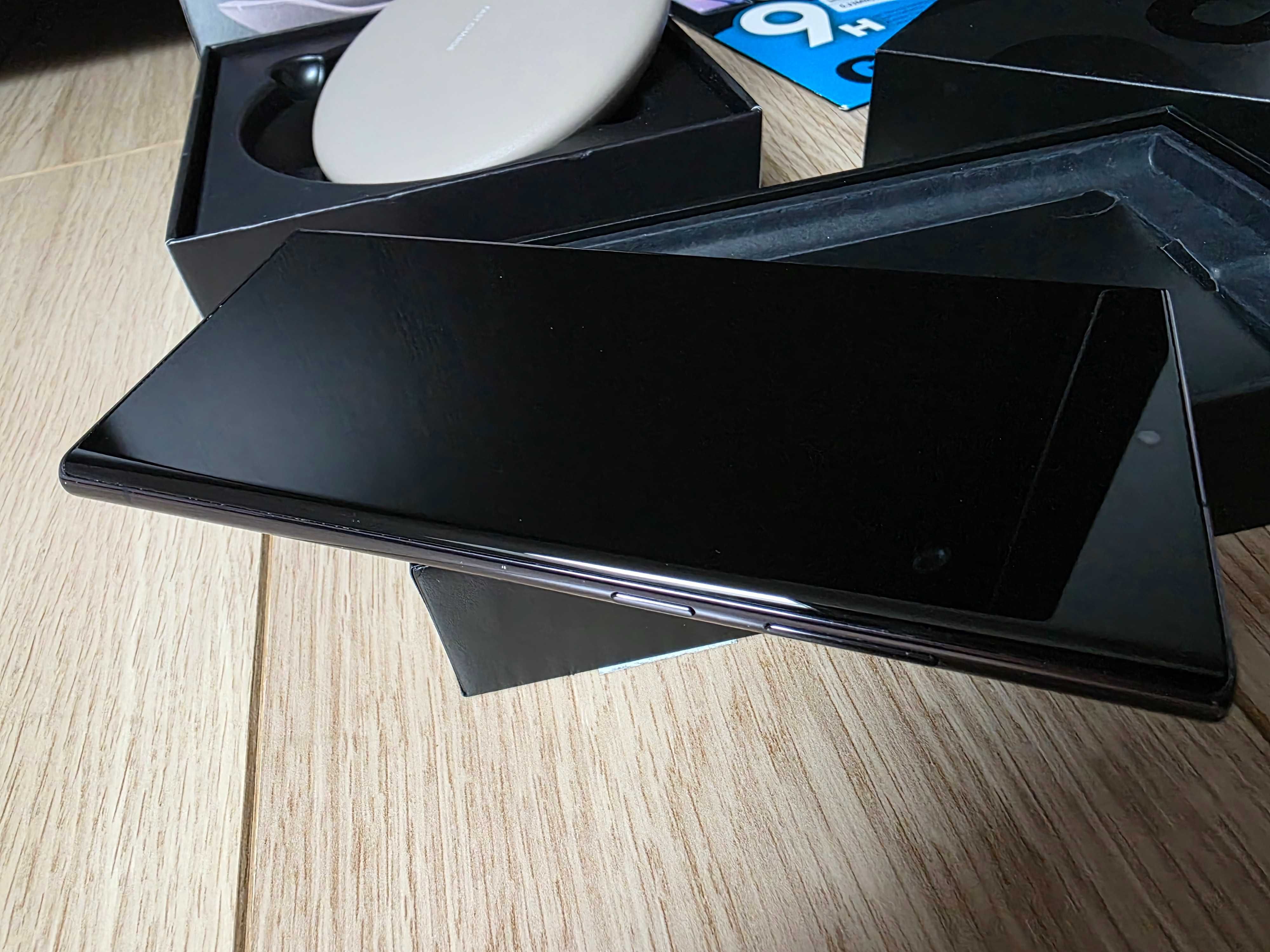 MEGA zestaw - Smartfon Samsung s22 ULTRA, 5G 8/128 + dodatki