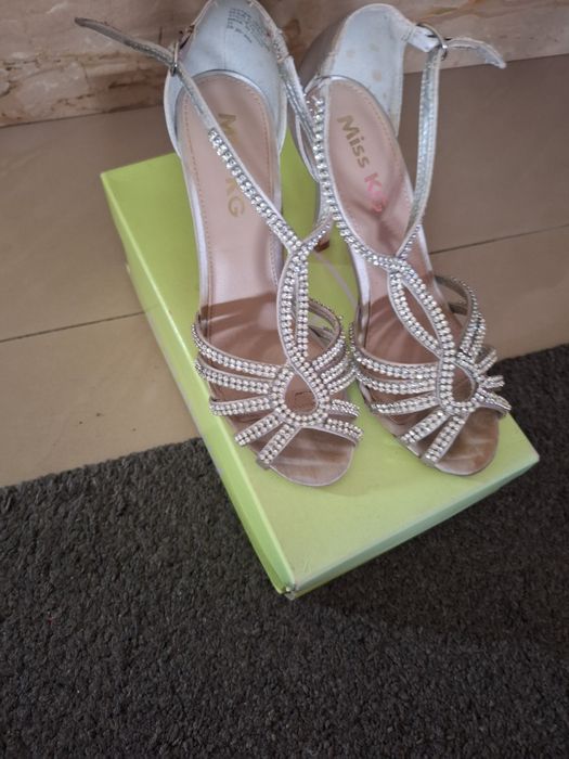 Sandałki damskie rozmiar 38 szaro-beżowe