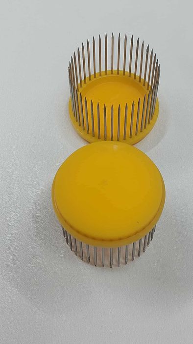 Klatka na matecznik,izolator,pszczoły