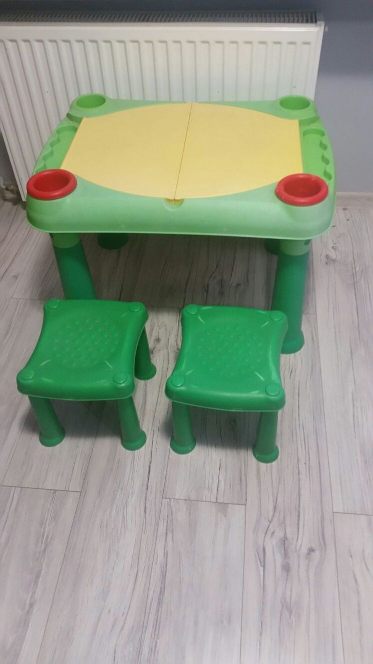 Stolik dziecięcy -zabawkowy