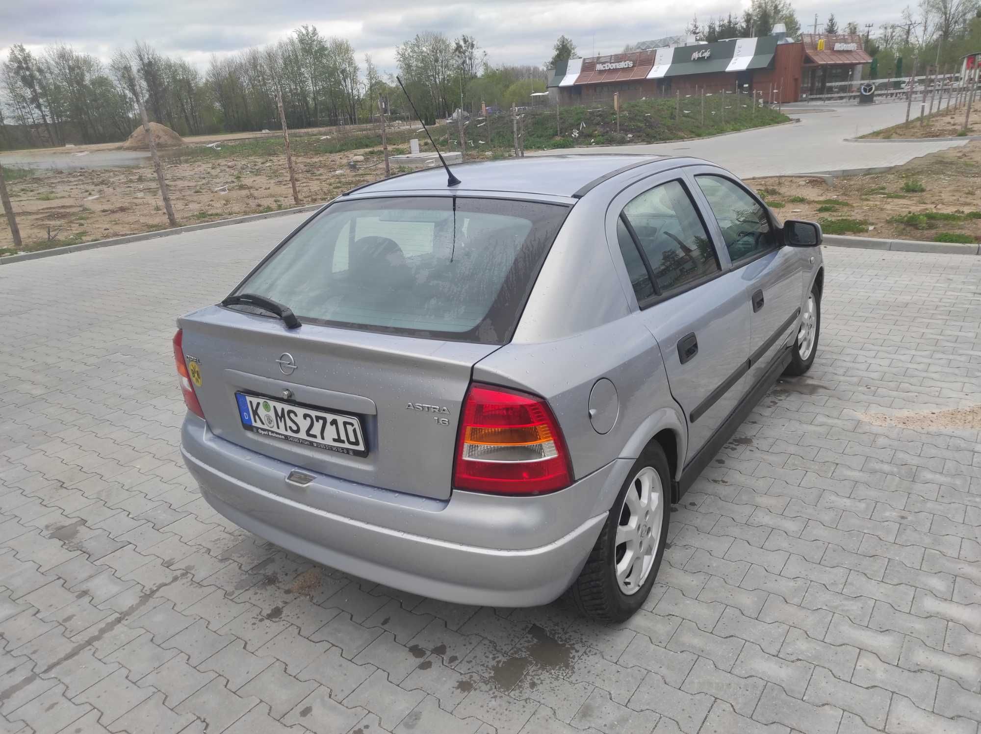 Opel Astra II 1,6 benz,import Niemcy,5 drzwi,8-zaworowy silnik,2003rok