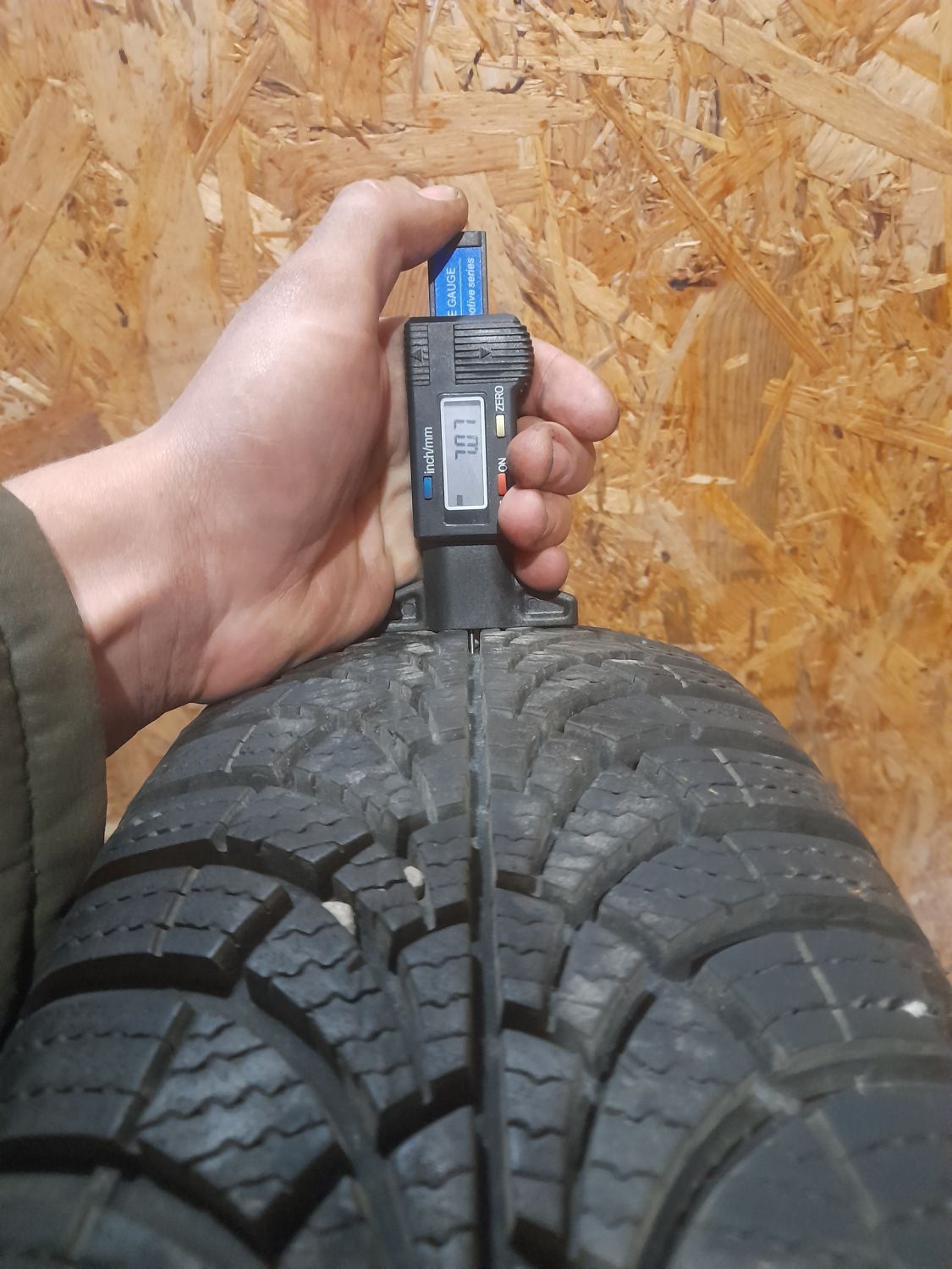 Шини Goodyear UltraGrip 9 175/70 R14 84T Б/У 7 мм
