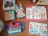 jogos, puzzles,  e orgão de musica  para crianças de 3, 4 5 e 6 anos