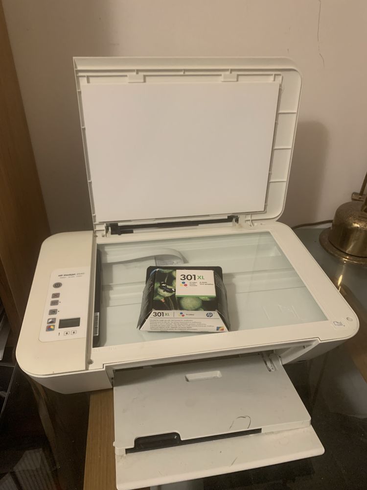 Impressora HP deskjet 2540 com oferta de tinteiro