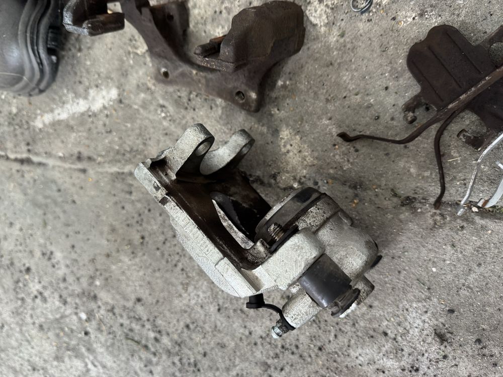 Zaciski hamulcowe BMW E90 E91 320d tył przód komplet 57/24 42/20