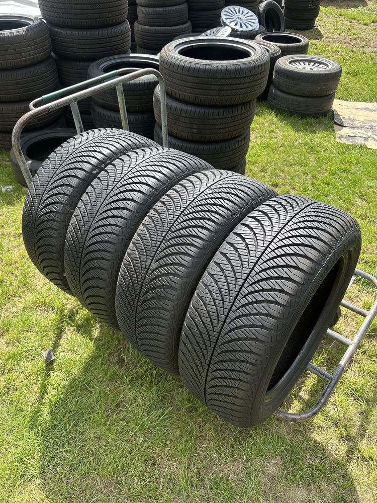 4X Goodyear Vector 4 Season Gen 2 AO 215/55 R17