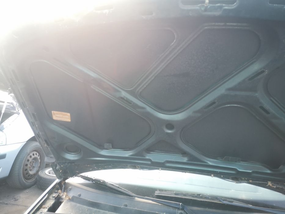 Volkswagen Vento A3 maska silnika LC6P