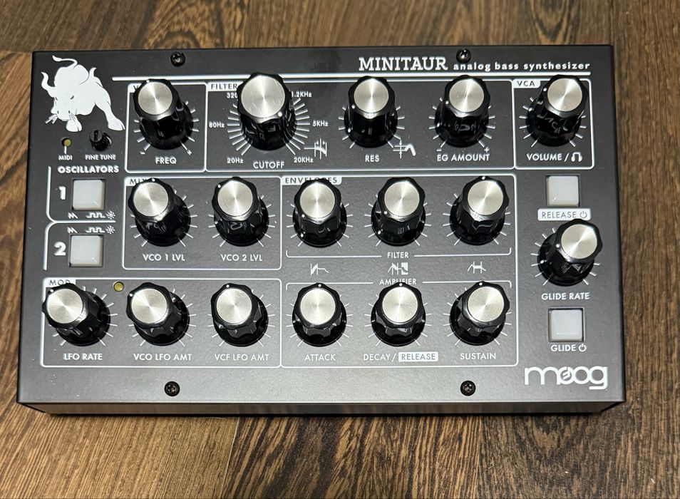 Синтезатор MOOG Minitaur