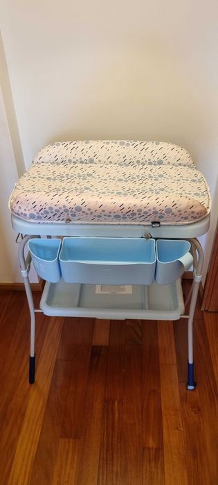 Banheira e Trocador de fraldas da marca Chicco