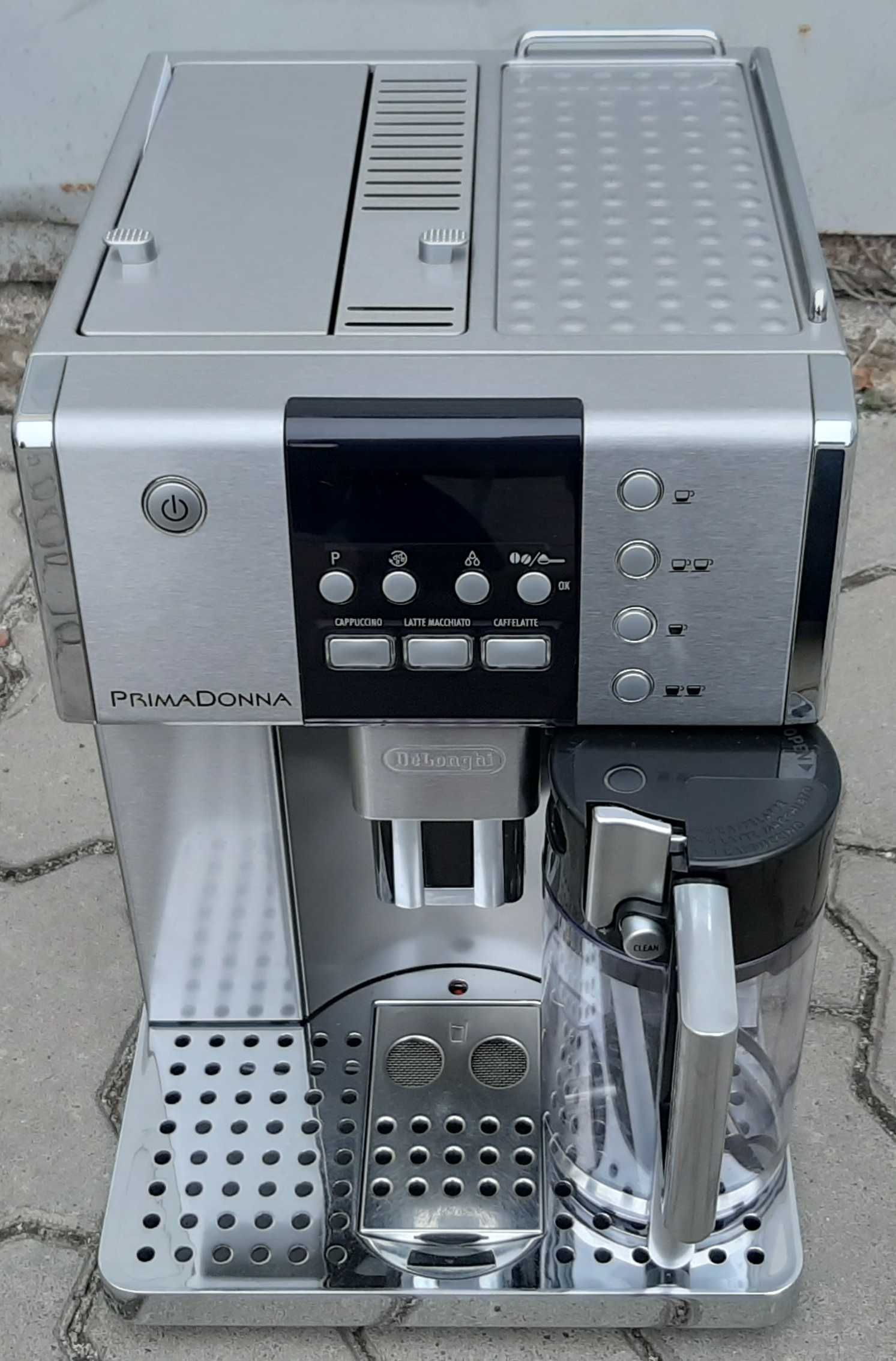 Кофемашина DeLonghi ESAM 6600 PrimaDonna с молочником капучинатором