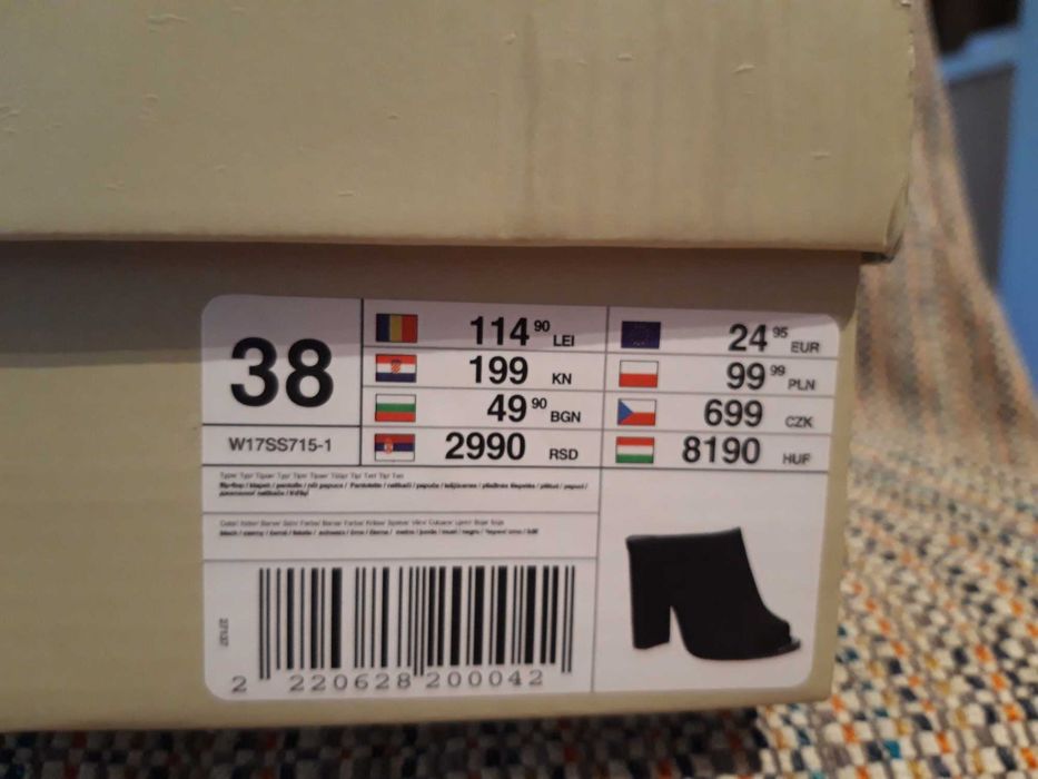 Klapki czarne zamszowe