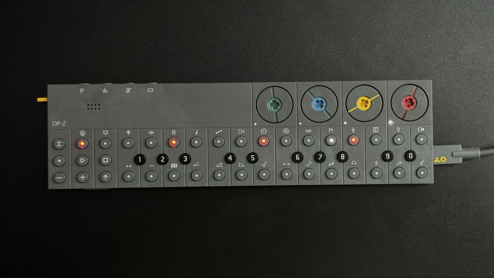 Грувбокс Teenage Engineering OP-Z + Line Module