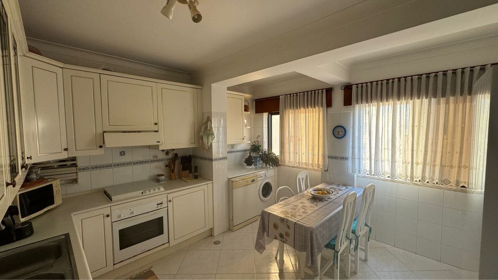 Quarto 450€ com despesas incluídas  p/ 1 pessoa - Almada centro