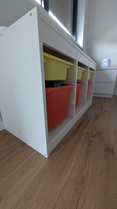 Quarto (duas) crianças.