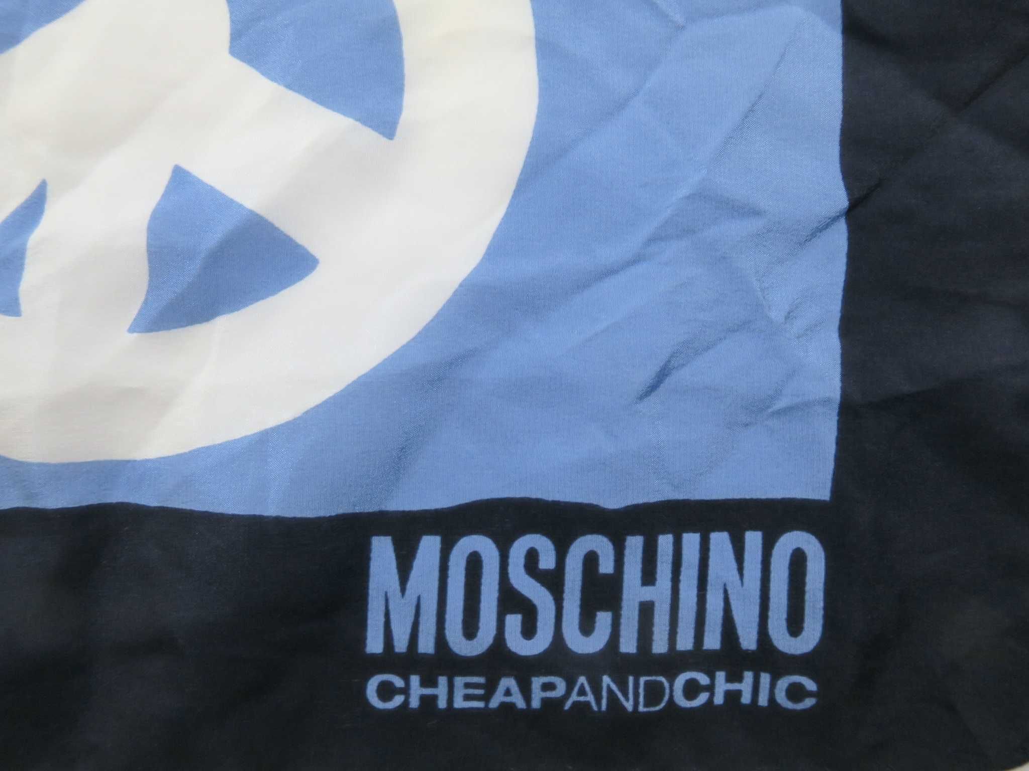 Moschino jedwabna apaszka z pacyfką