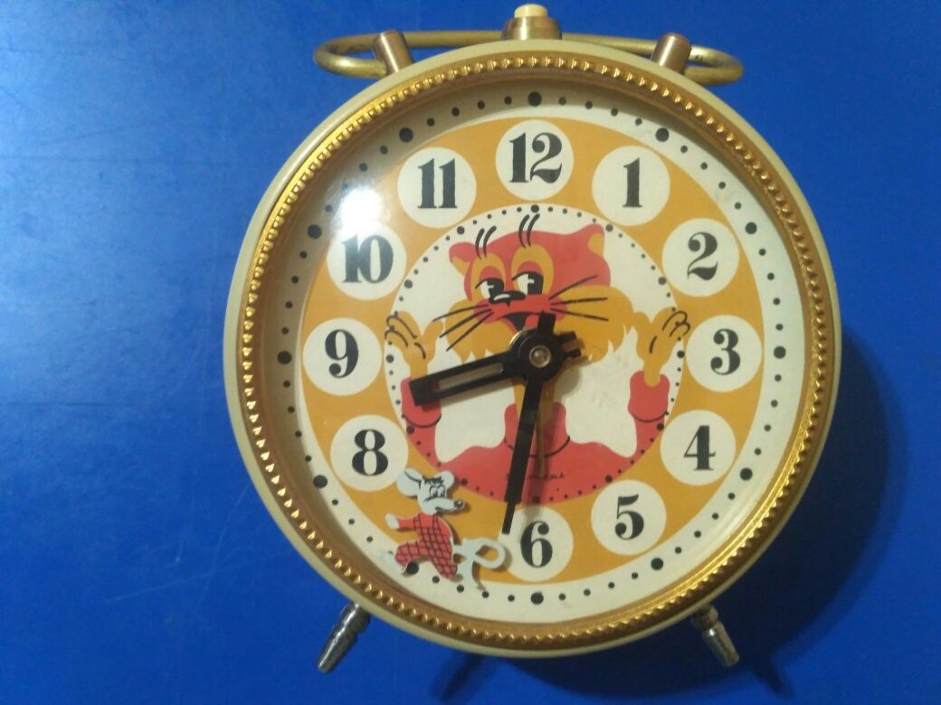 Настільний радянський механічний годинник будильник "Кіт Леопольд".