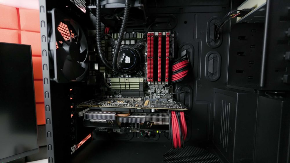 Komputer kolekcjonerski z 2010 roku projekt YouTube, i7 980X + GTX 580