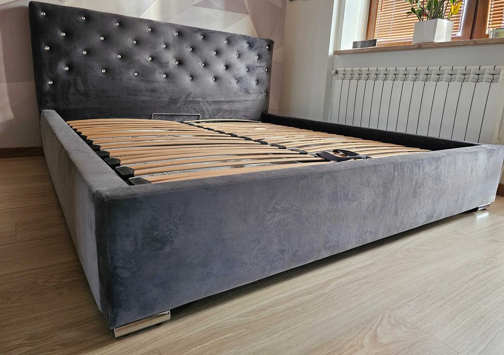 Eleganckie łóżko tapicerowane 200x220 cm (materac 180x200 cm)
