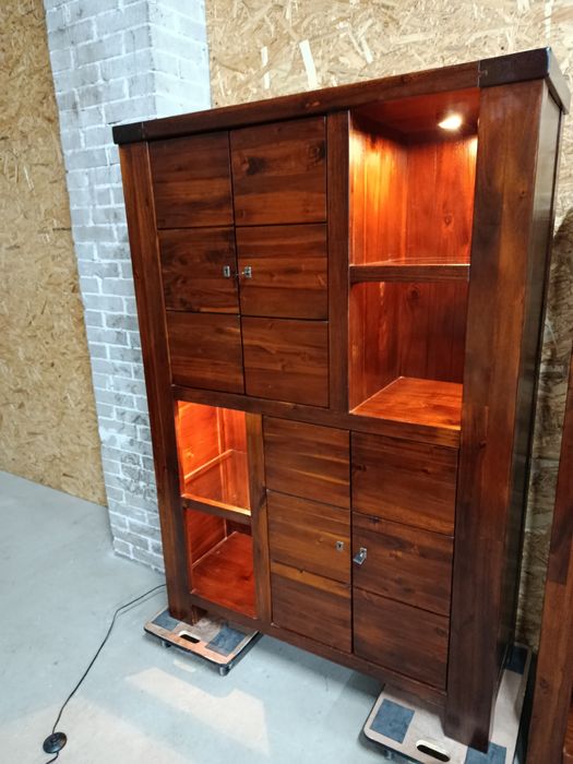 Kredens, biblioteczka duża, komoda wysoka, kolonialna. Podświetlenie