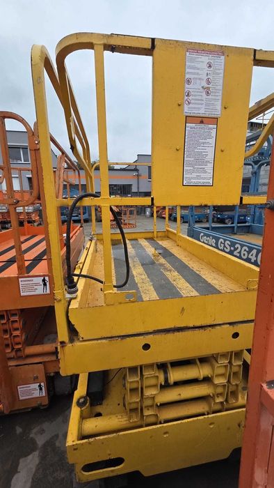 Podnośnik nożycowy Haulotte Compact10 elektryczny 10m JLG Genie 2646