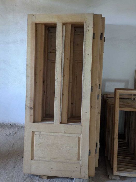 Продам дерев'яні двері