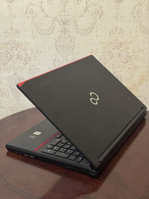 Ноутбук Fujitsu E554 i3 4th SSD 240GB