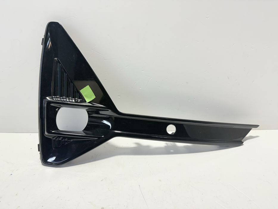 Polestar 2 kratka zderzaka przód prawa