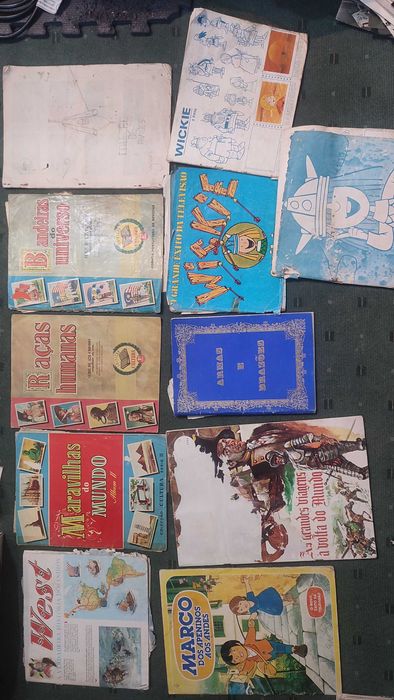 11 Cadernetas antigas danificadas - Ideal para retirar cromos