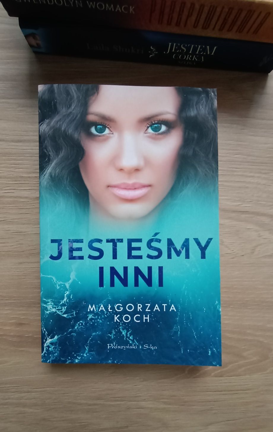 3 książki, które pochłoniesz w jeden wieczór – świetny stan!